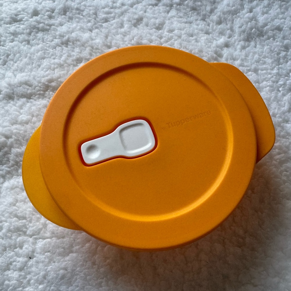 Tupperware 2 1/2 Cups Yellow Storage Container w/ Yellow Vented Lid 2648A-2